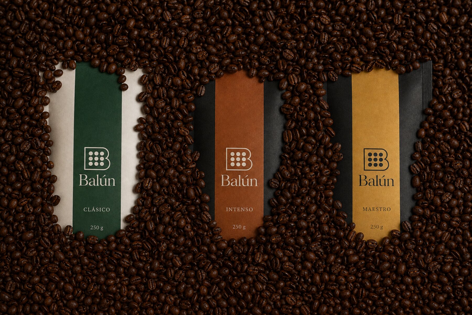 Las tres líneas de Balún entre granos de café tostado